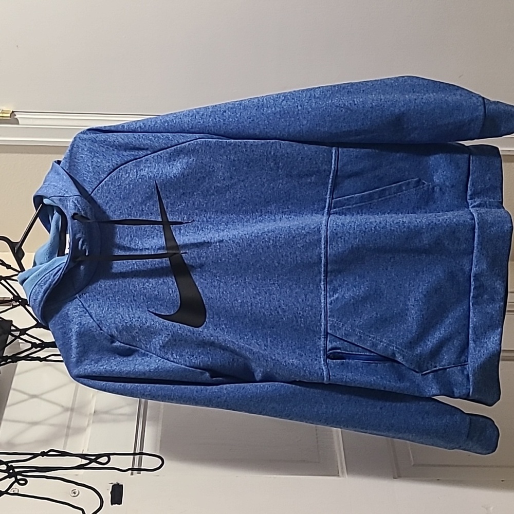 Nike Thema-Fit Hooded Sweatshirt